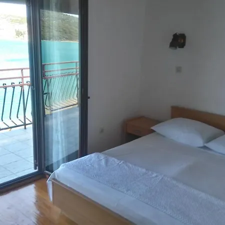 Apartment By The Sea Tisno, Murter - 810 *