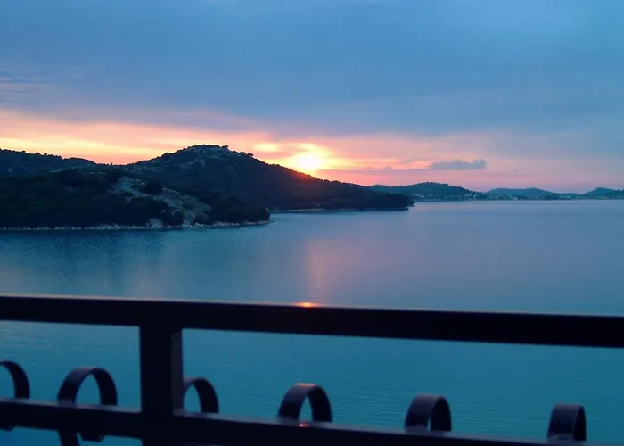 Apartament By The Sea - Murter - 810 *